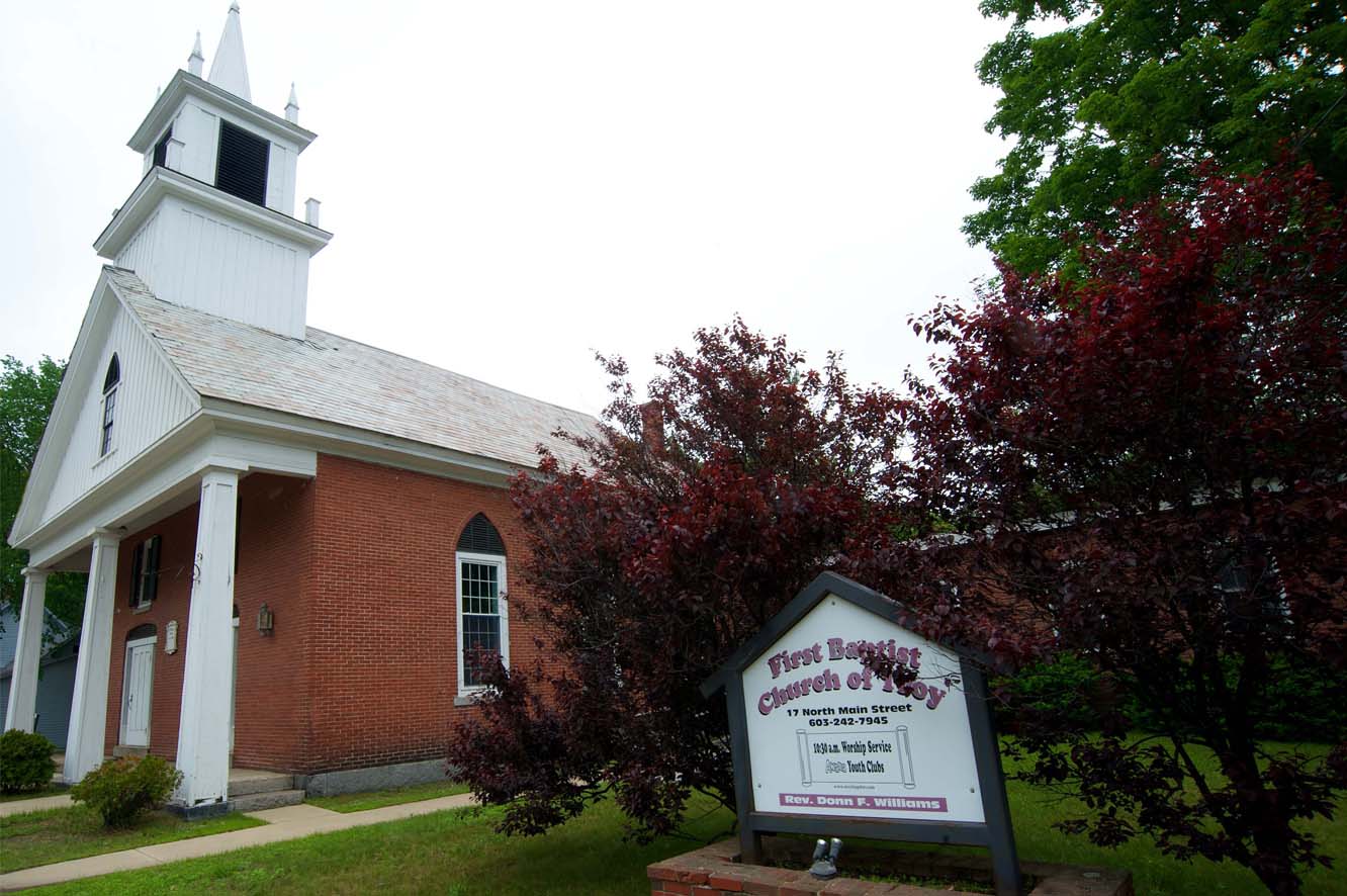 Troy Baptist Church Outside